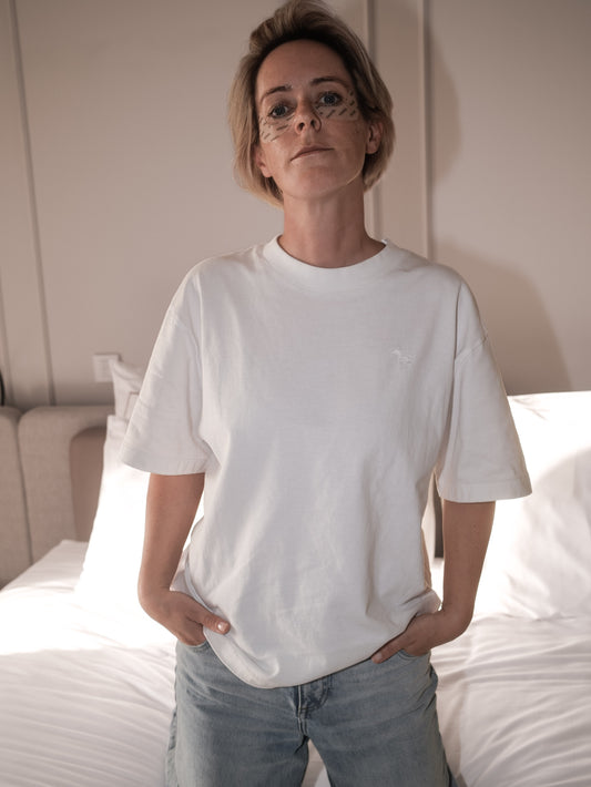 Signature T-Shirt - weiß mit Stickerei "Pony"