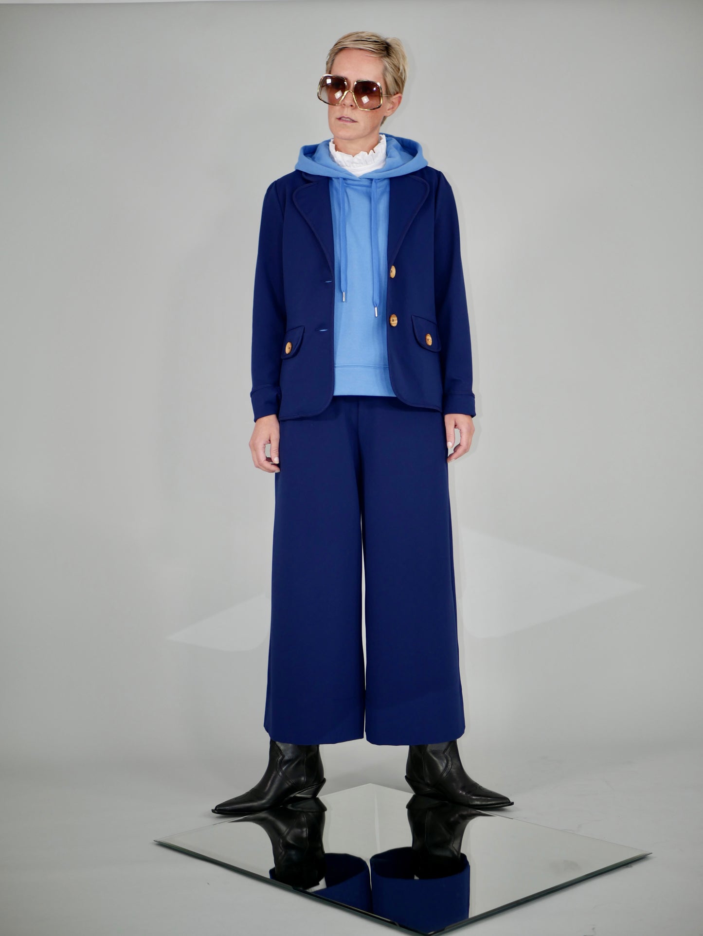 N A C H H A L T I G *  Hoodie Pullunder - sky blue